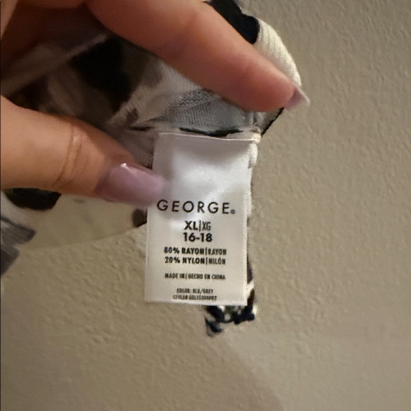 George Monochrome Floral Print Blouse - Picture 4 of 5